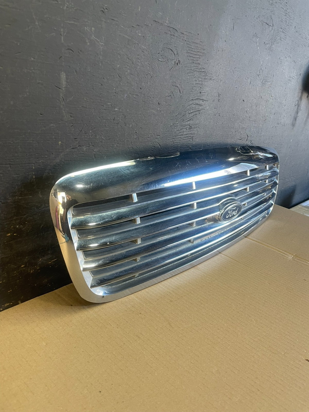 2003 to 2011 Ford Crown Victoria Front Upper Grille Grill Chrome ae3429 DG2