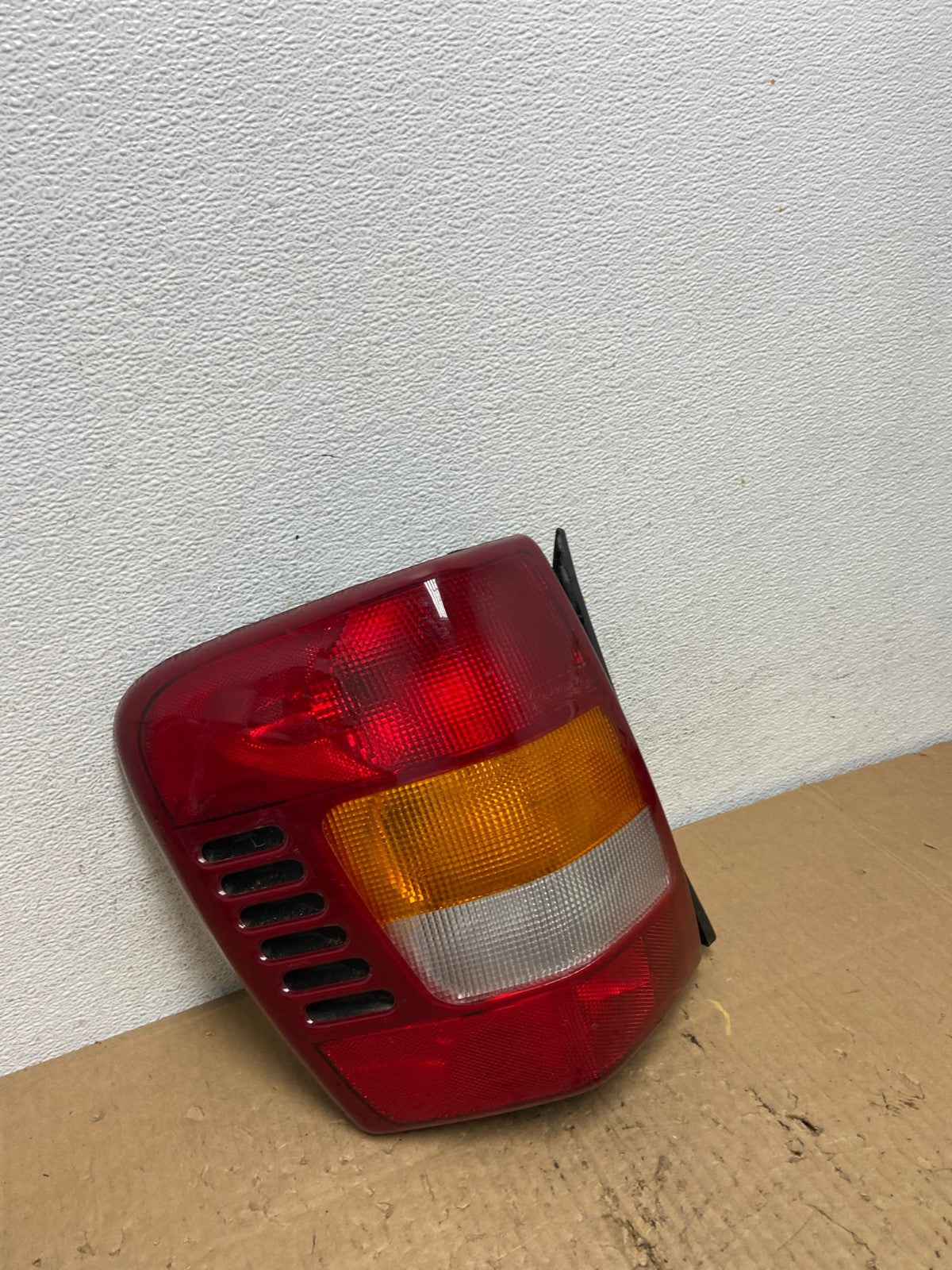 1999 - 2004 Jeep Grand Cherokee WJ Left Driver Lh Tail Light DEPO AD2385 LK2