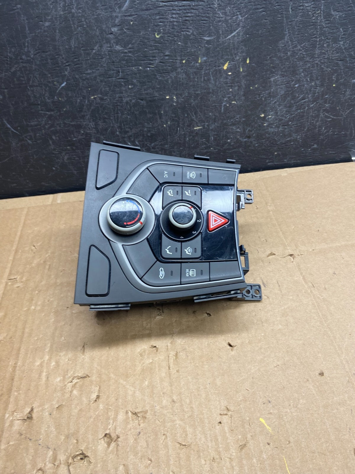 2011 - 2013 Hyundai Elantra Center Heater A/C AC Climate Control Panel AD2229 DG1