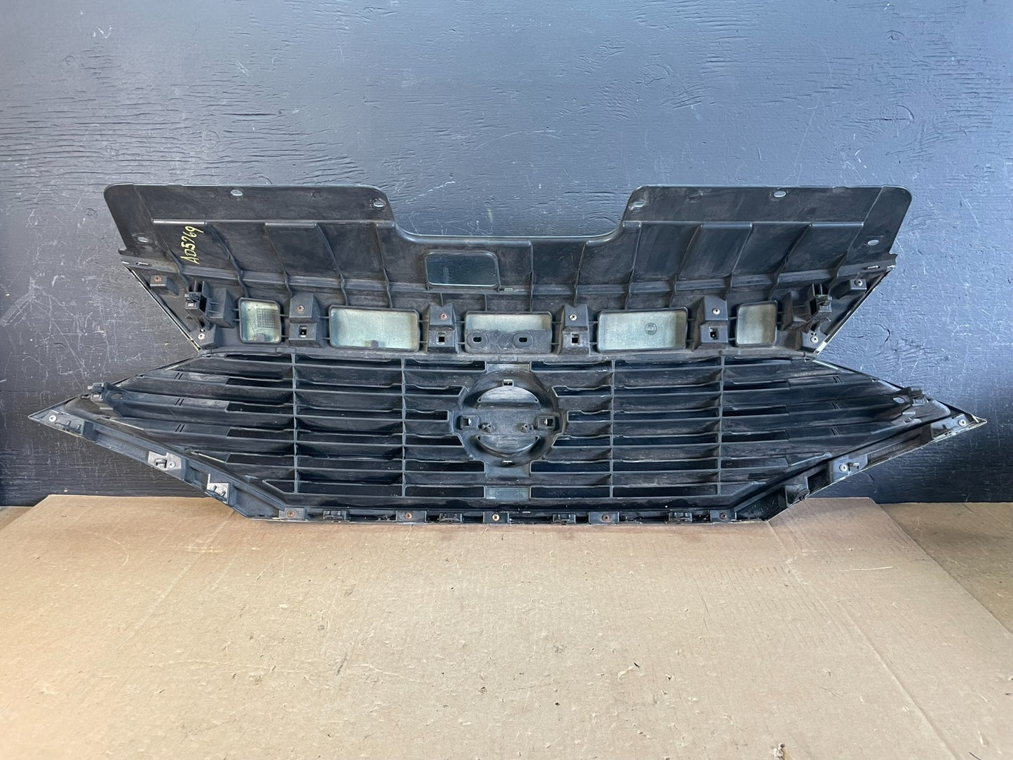2011 to 2017 Nissan Quest Front Upper Grill Grille AD5769 DG3