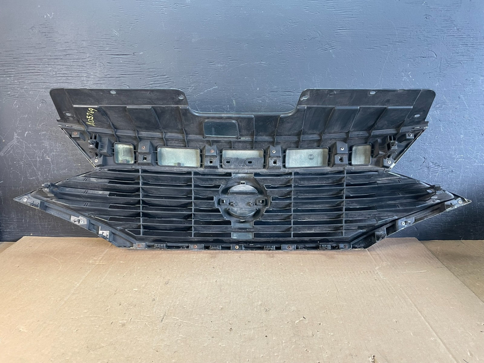 2011 to 2017 Nissan Quest Front Upper Grill Grille AD5769 DG3