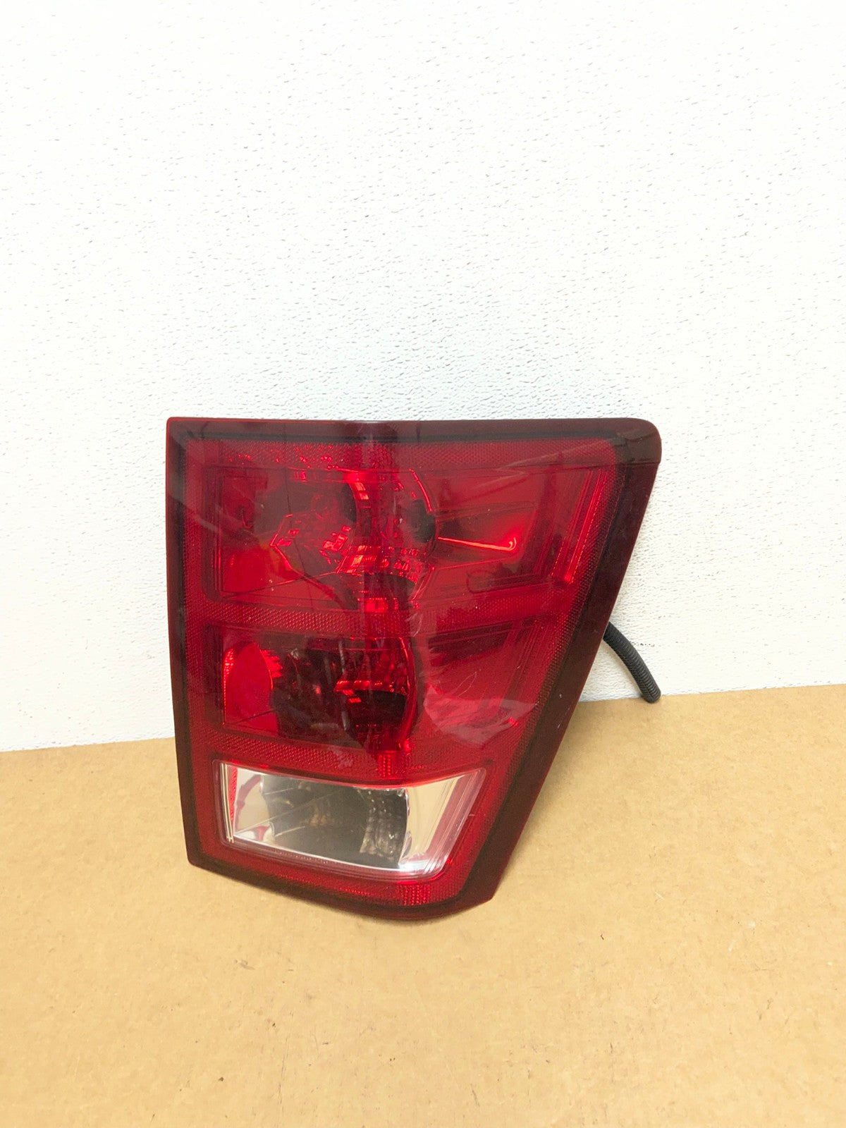 2005 - 2006 Jeep Grand Cherokee Right Passenger Rh Side Tail Light AC1753 LK0