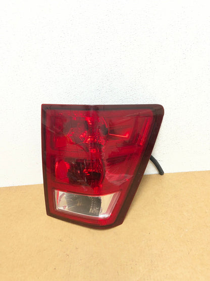 2005 - 2006 Jeep Grand Cherokee Right Passenger Rh Side Tail Light AC1753 LK0