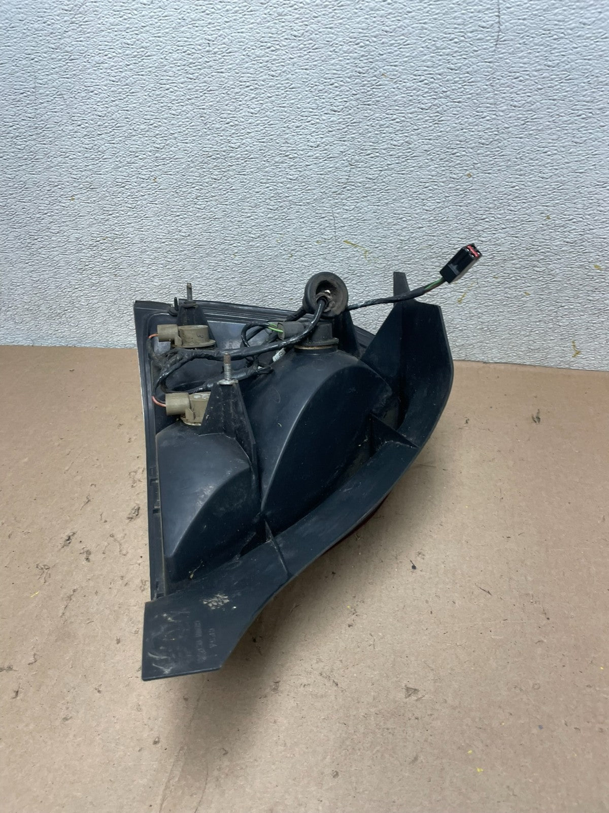 1998-2003 Ford Crown Victoria Right Passenger Rh Side Tail Light Oem Q467310