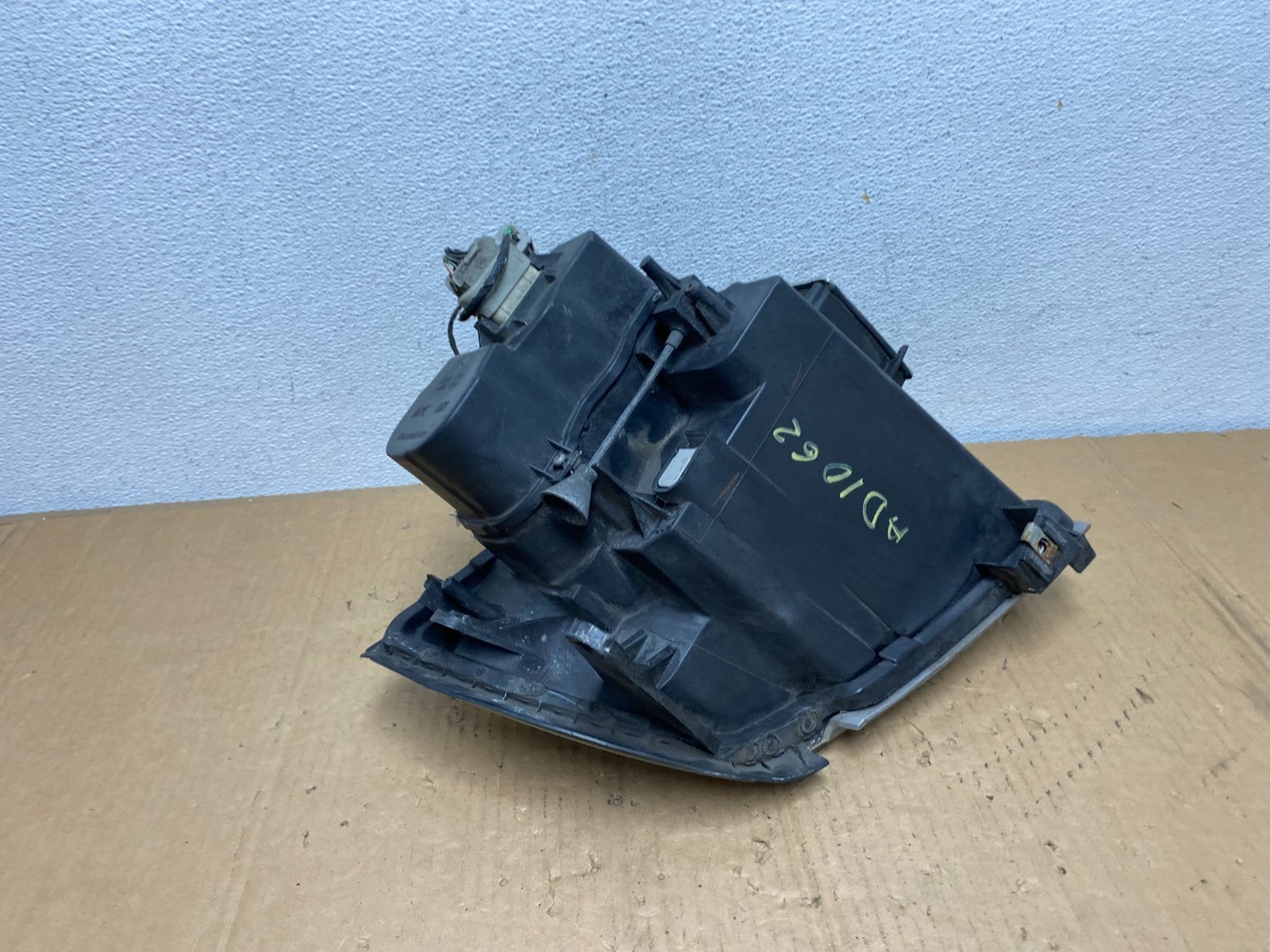 2004 to 2009 Cadillac SRX Right RH Side Xenon Headlight AD1062 DW4