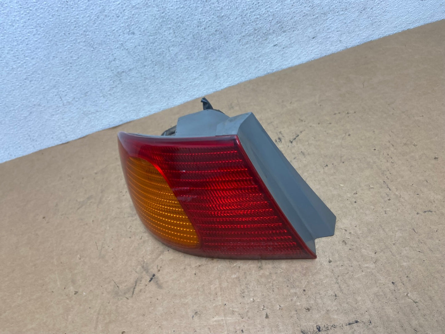 1998 1999 2000 Toyota Corolla Left Driver Lh Side Tail light AD4795 LK1