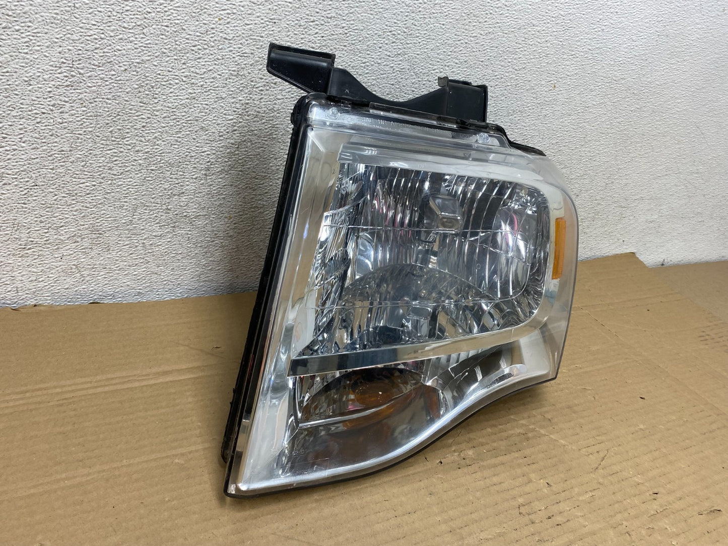 2007 - 2014 Ford Expedition Left Driver LH Side Headlight Halogen AG8925 DW1