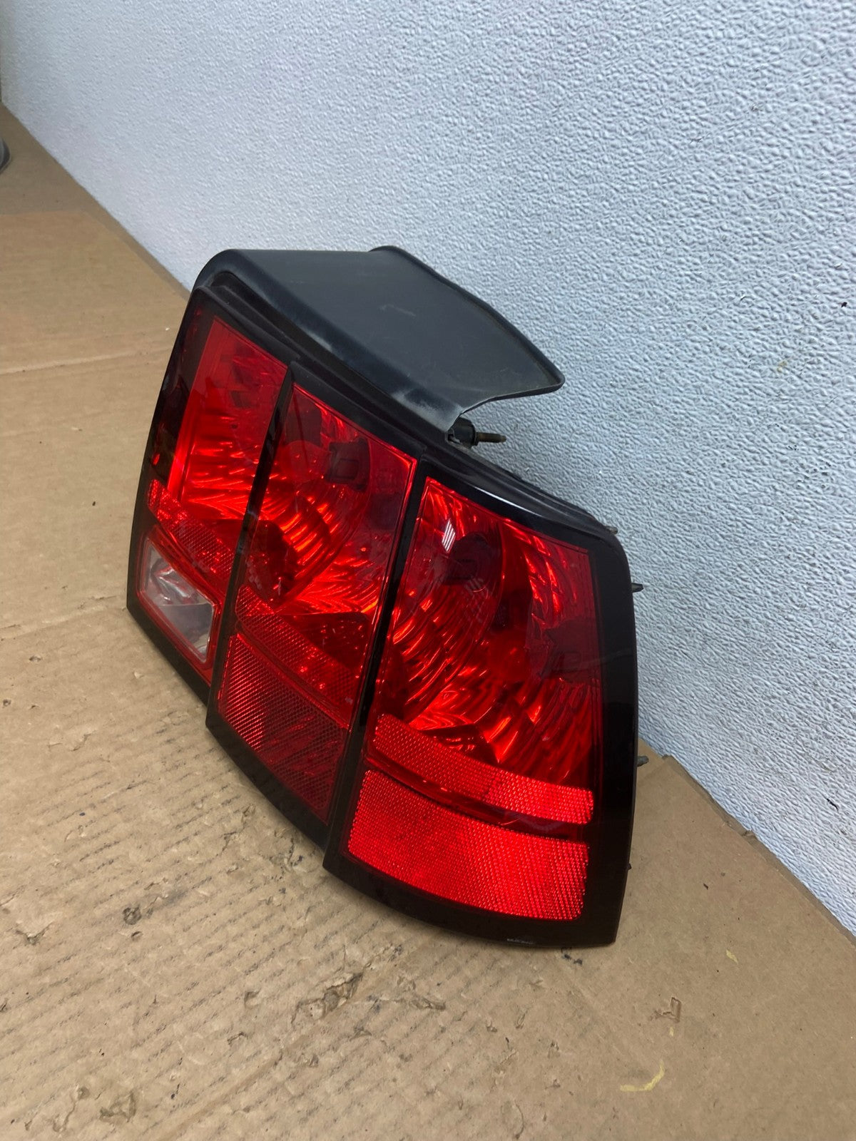1999-2004 Ford Mustang Right Passenger Rh Side Tail Light AD1048 LK1