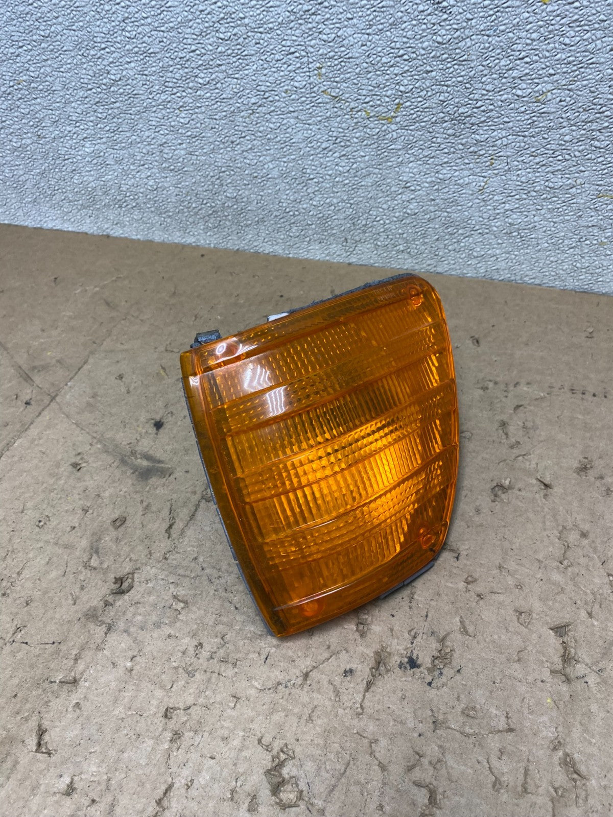 73-80 Mercedes W116 S Class Front Marker Light Lens Left Drivers Side X2155 PS2
