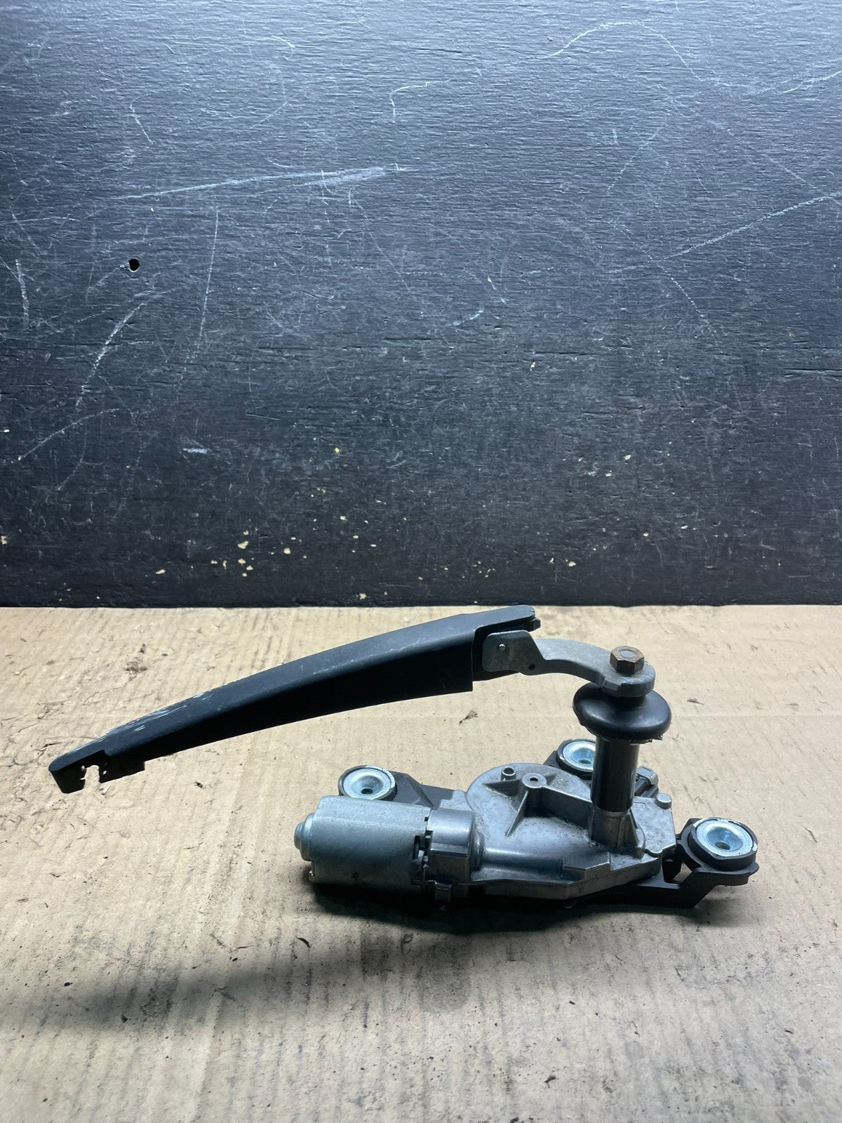 2012 to 2014 Ford Focus Rear Windshield Wiper Motor OEM BV61-17K441-AA W7166 DG3