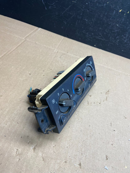 1999 to 2002 Chevrolet Silverado HVAC Heater Climate Control Module AB9289 DG1