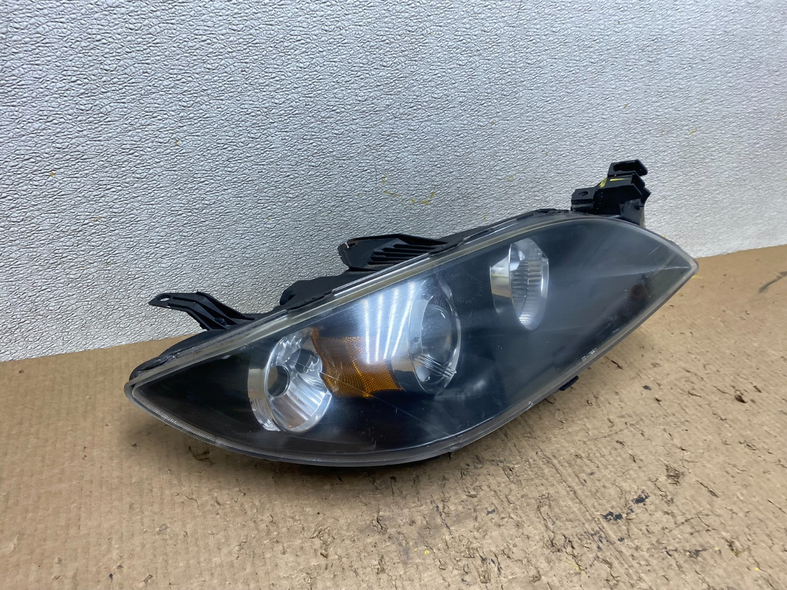 2004 to 2009 Mazda 3 Sedan Right Passenger Rh Side Headlight W7921 DW2