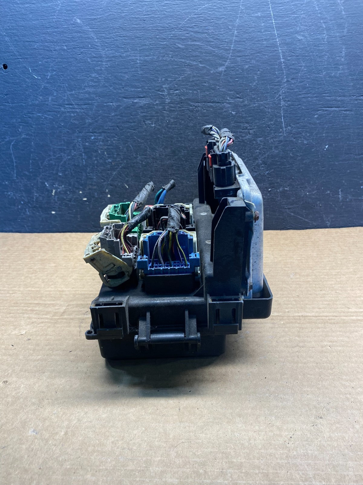 2006 2007 Chrysler 300 Totally Integrated Power Module Fuse Box TIPM AF7746 DG3