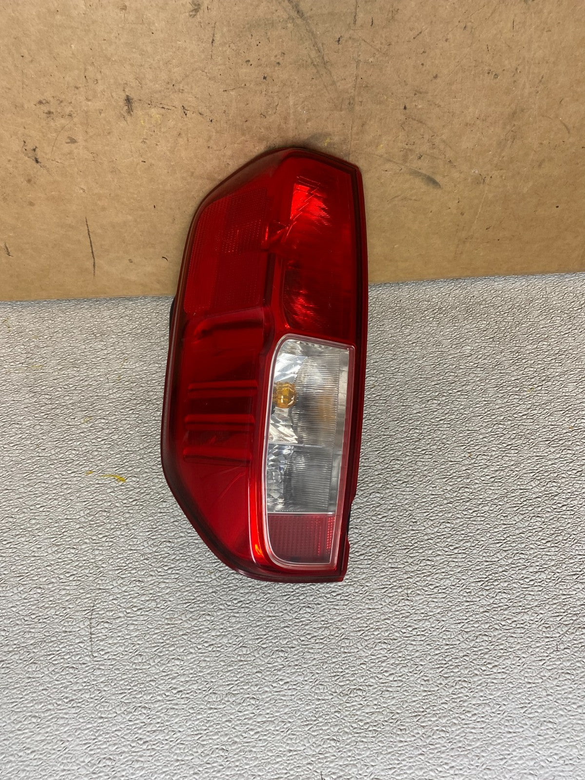 2005 to 2014 Nissan Frontier Left Driver LH Side Tail light Oem X4932 DW0