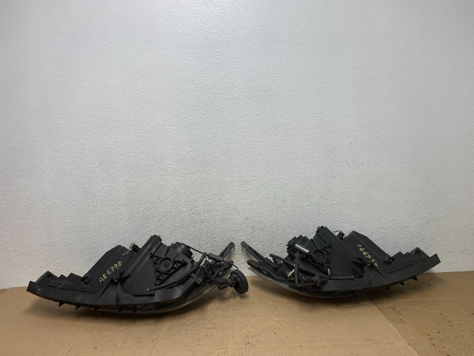 2004 to 2009 Mazda 3 Hatchback Left+Right Side Headlights AE6790 DW8