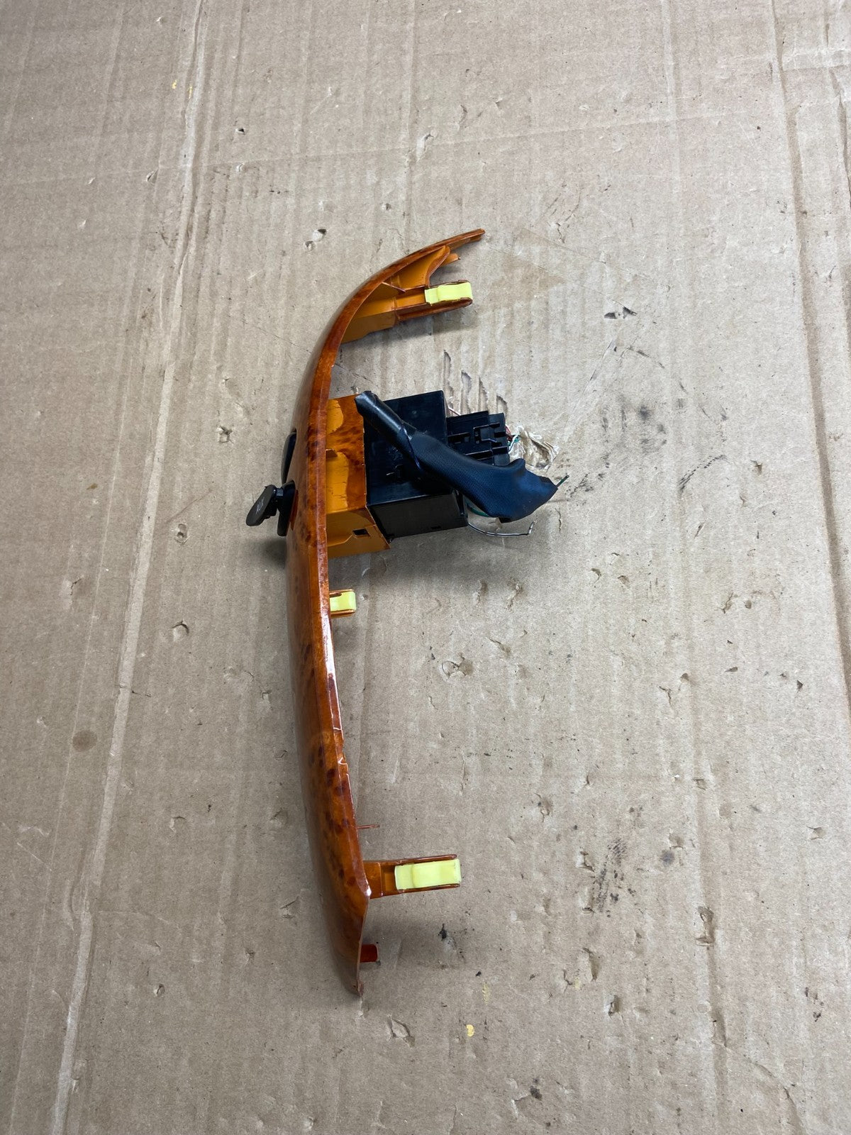 2004 to 2010 Toyota Sienna Switch Key Light Indicator Bezel Trim AE1687 DG1