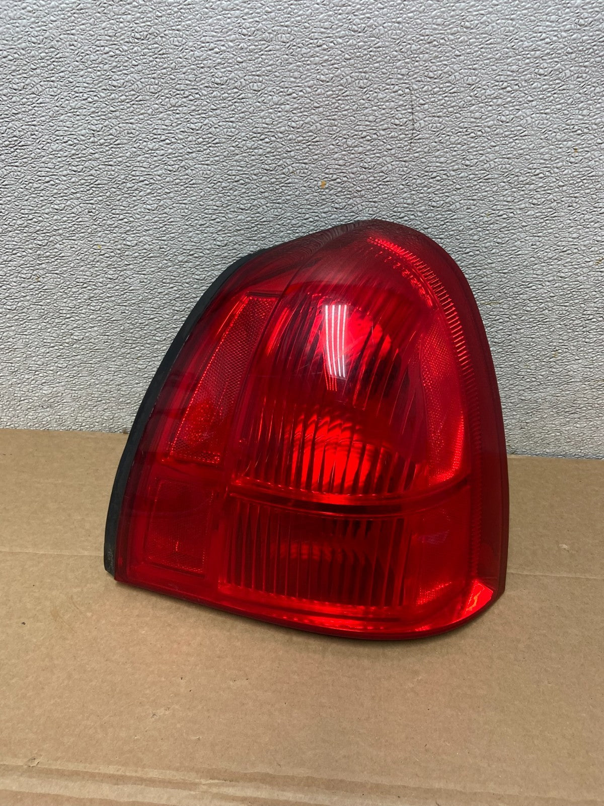 2003 to 2011 Lincoln Town Car Right Passenger Rh Tail Light AB3426 LK0