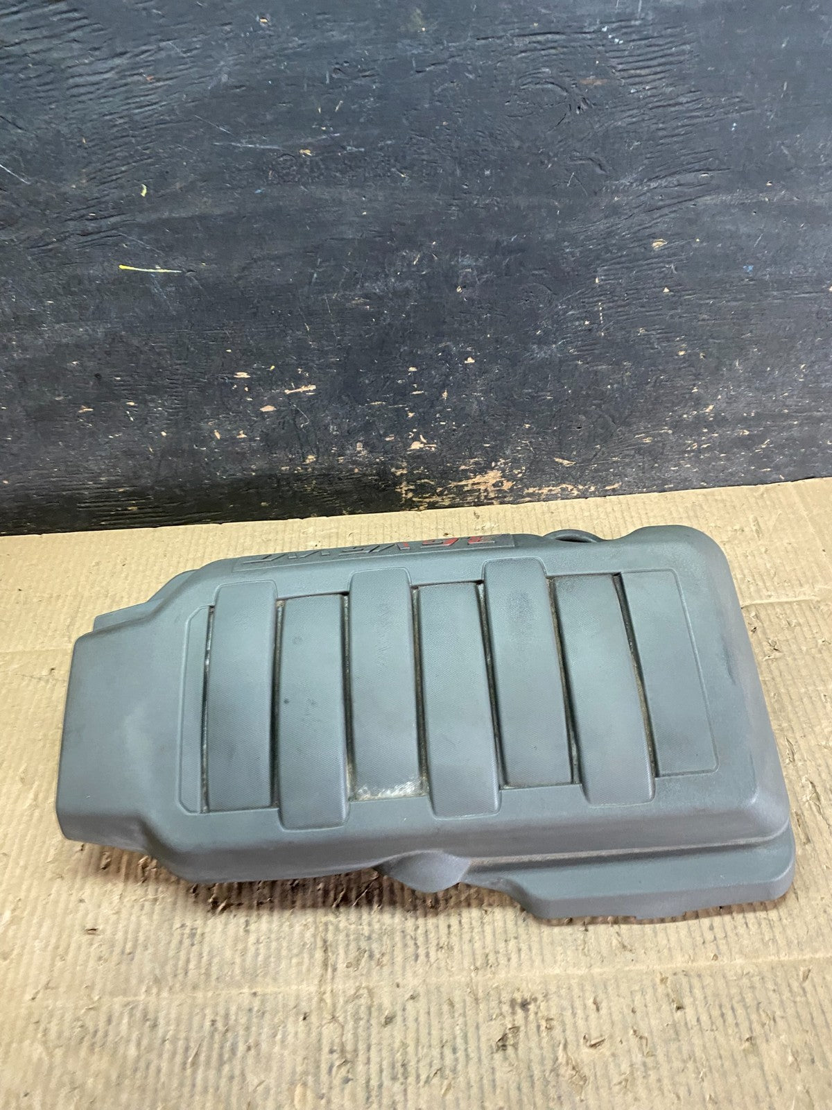 2007 to 2008 GMC Acadia 3.6L VVT Engine Cover Shield t9477 DG1