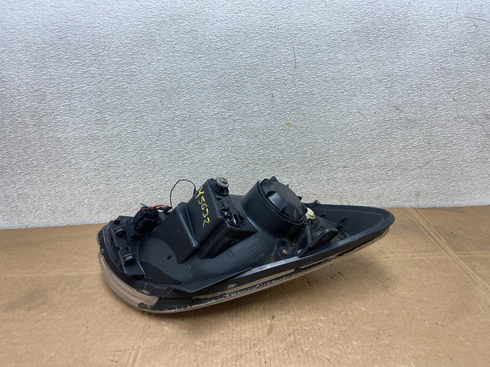 2005 to 2006 Kia Sportage Left Driver LH Halogen Headlight Y5632 DW5