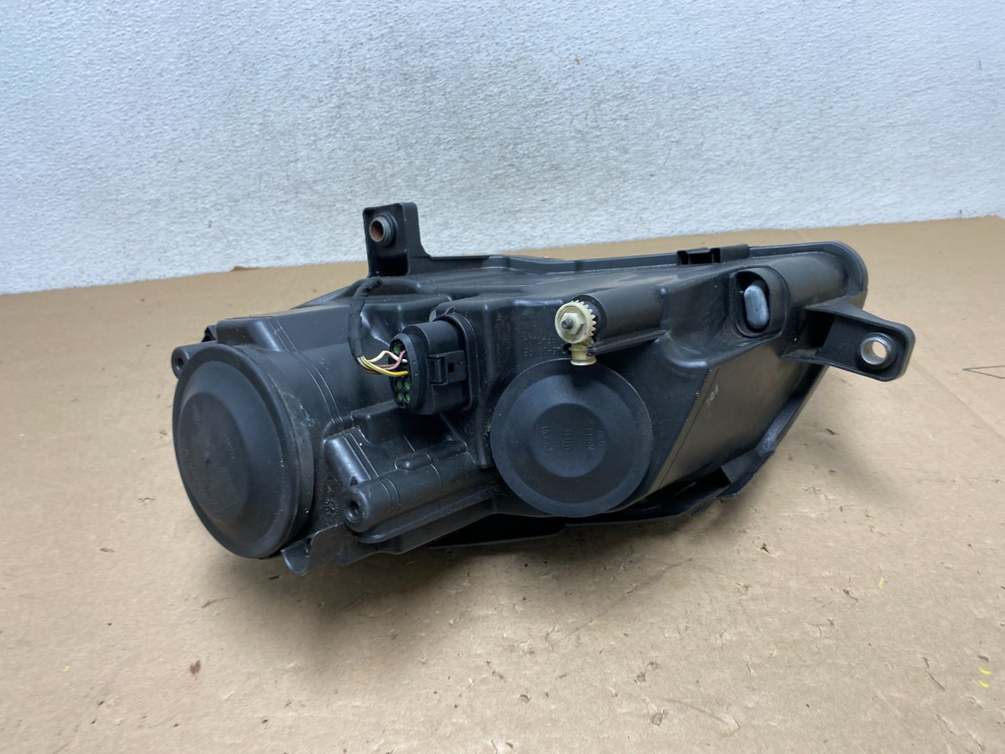 2006-2010 Volkswagen Passat Right Passenger Side Halogen Headlight AG4459 DW6