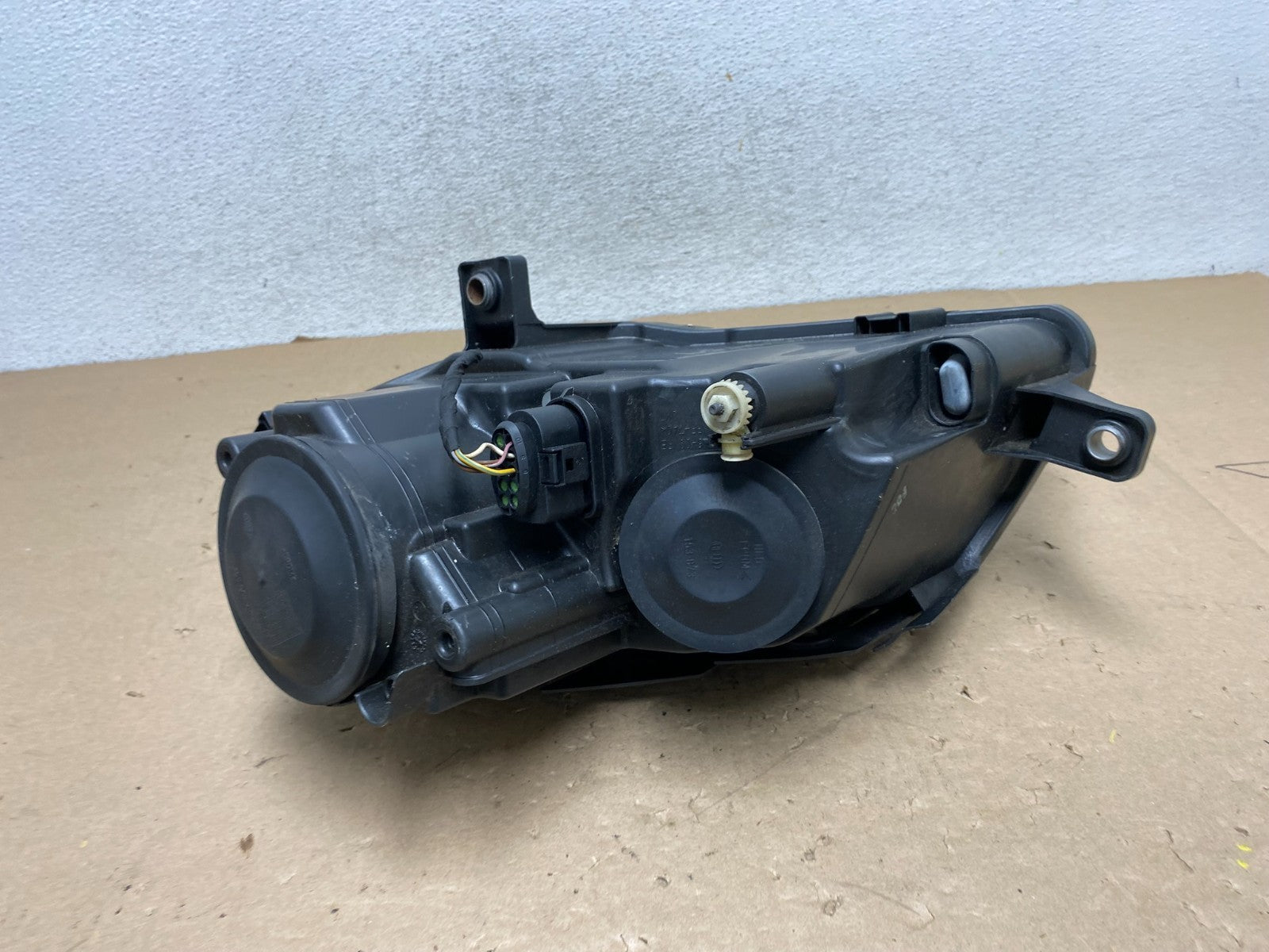 2006-2010 Volkswagen Passat Right Passenger Side Halogen Headlight AG4459 DW6