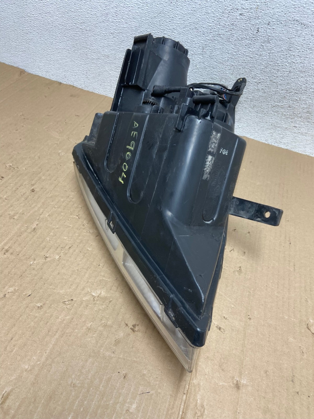 2008-2012 Kia Sedona Left Driver Lh Side Headlight Halogen AE9004 LK10