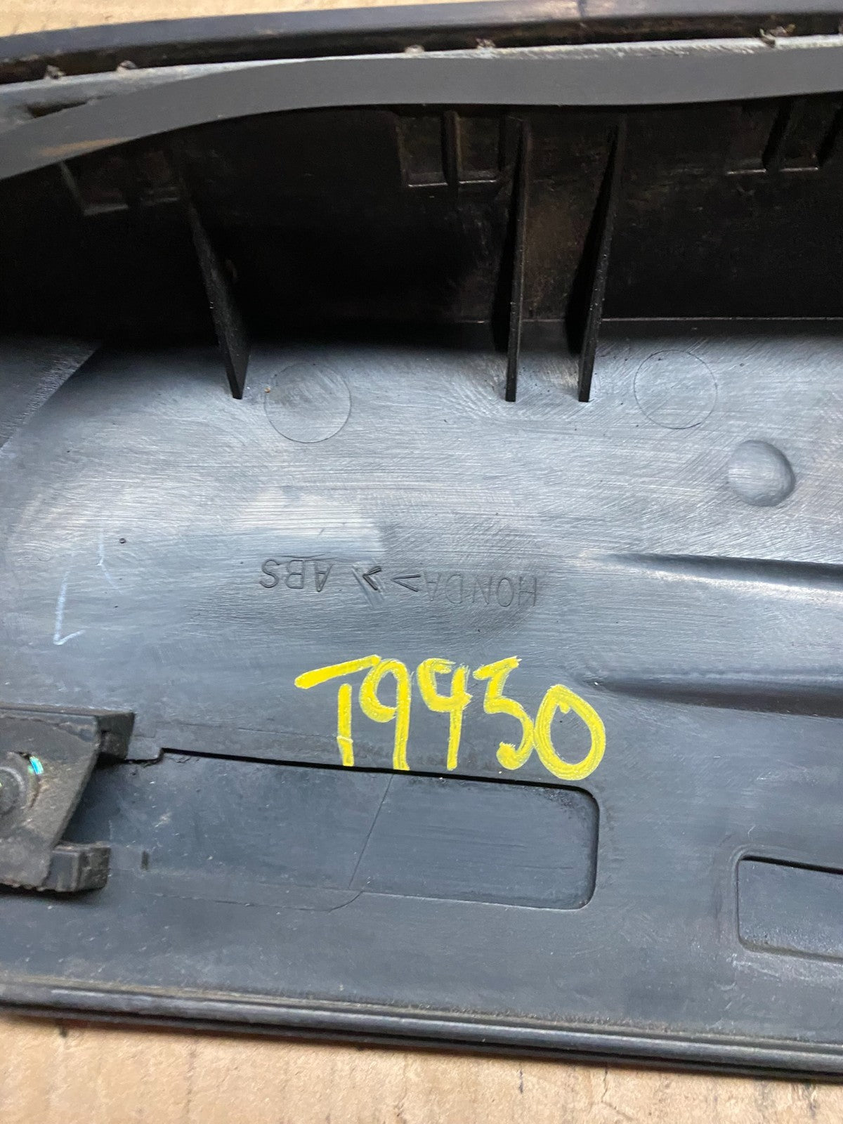 1999 to 2004 Honda Odyssey Rear Trunk Spoiler Gate T9950 DG7