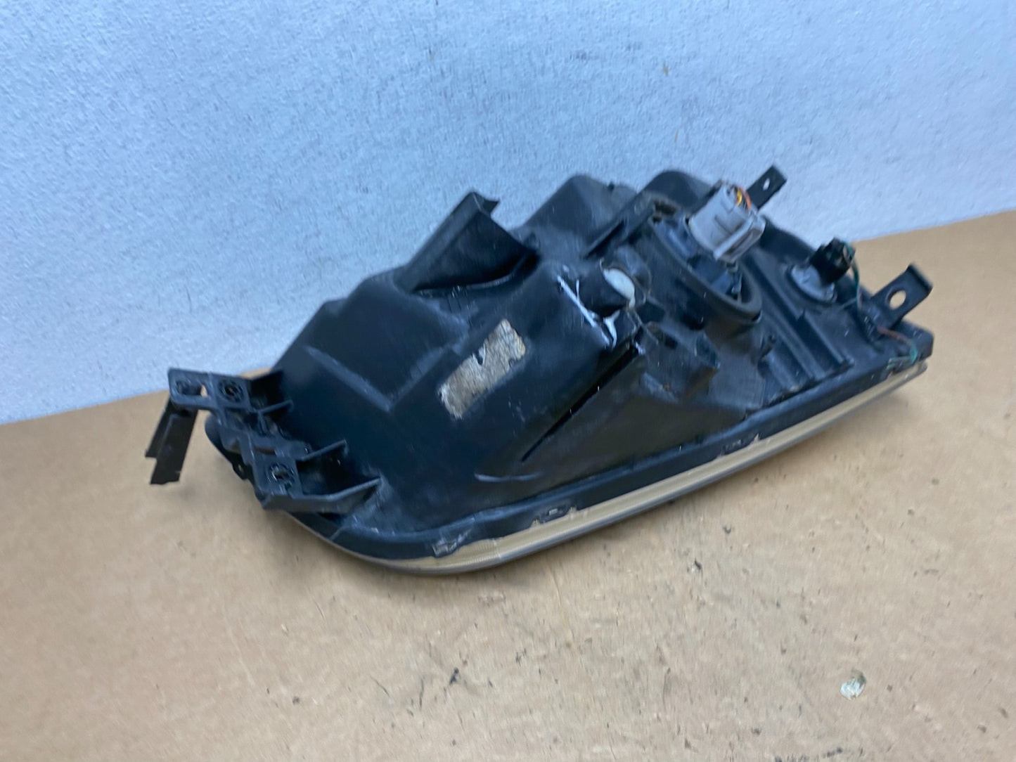2004 - 2008 Mitsubishi Endeavor Headlight Left Driver Lh Side AD5227 DW6