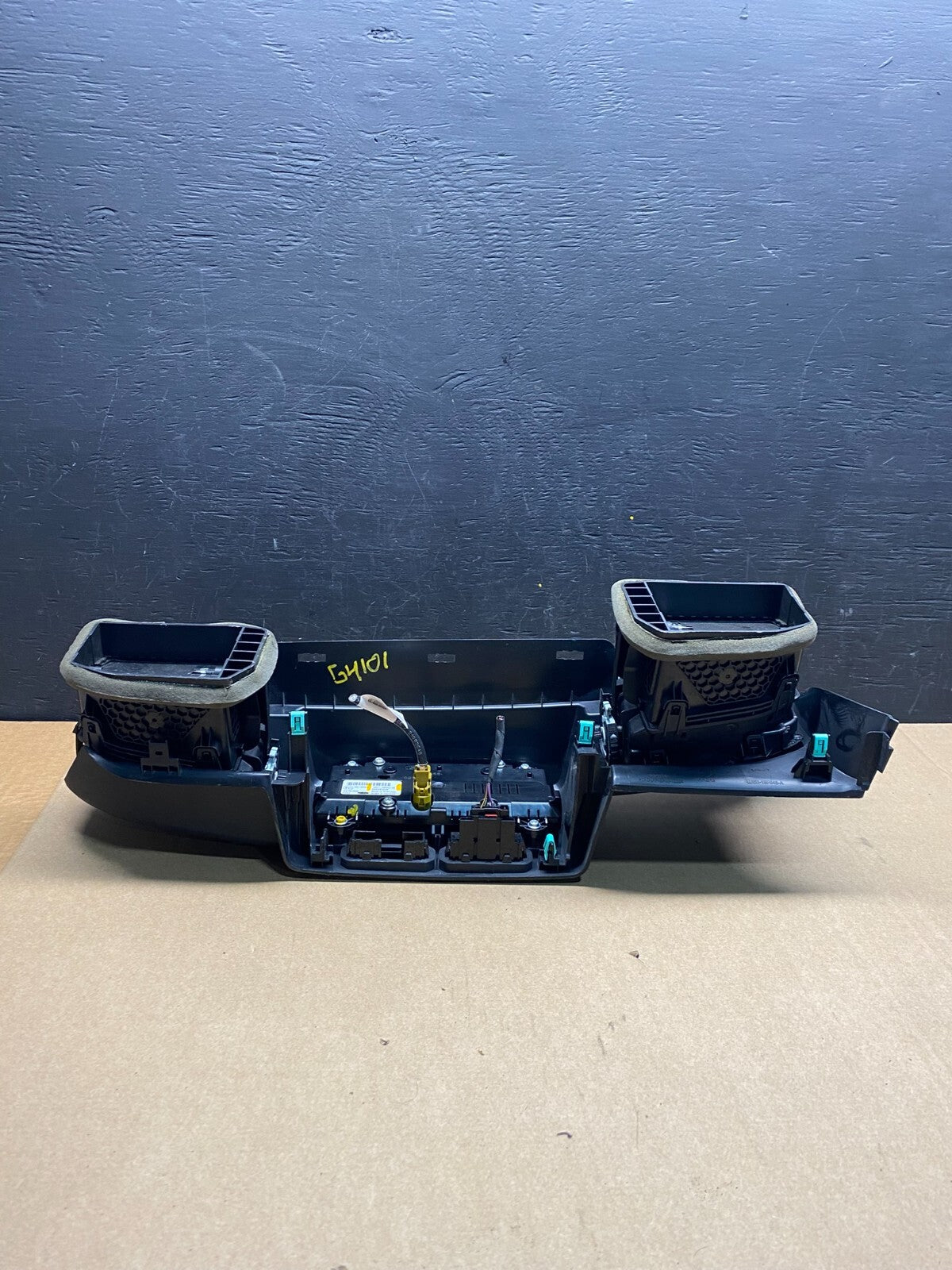 2020 to 2023 Ford  Explorer Console Radio Display Screen Air Vents G4101 DG1 Oem5