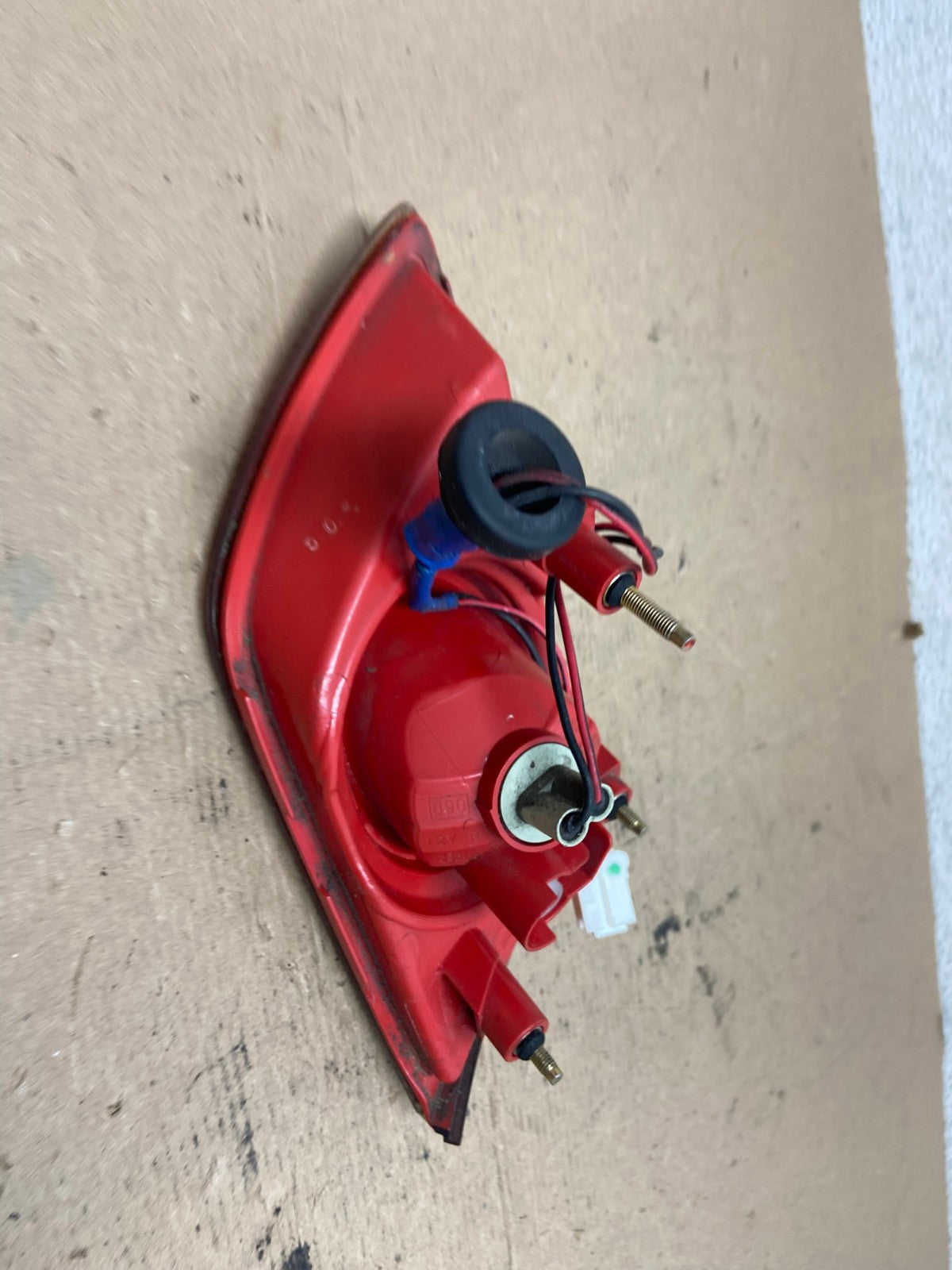 2003-2005 Infiniti FX35 FX45 Right Passenger Red Inner Tail Light AF4610 LK4