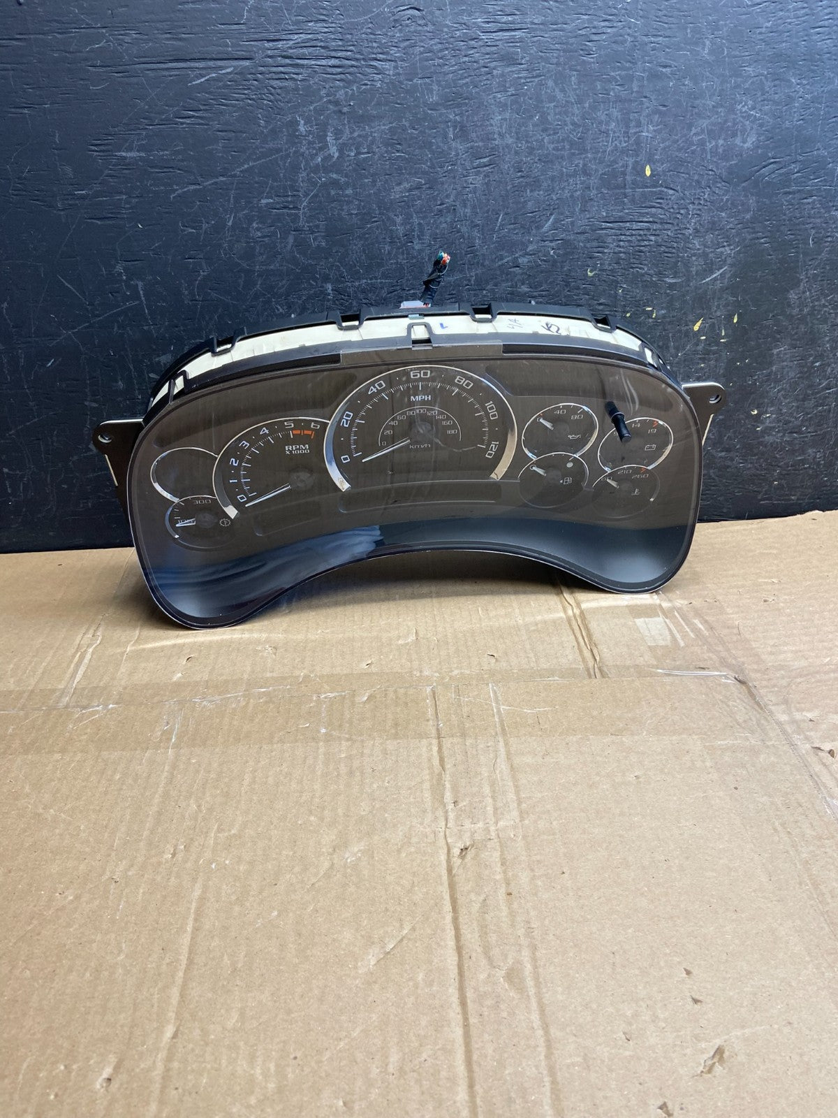 2003 to 2006 Cadillac Escalade Instrument Speedometer Cluster Gauge AF2754 DG0