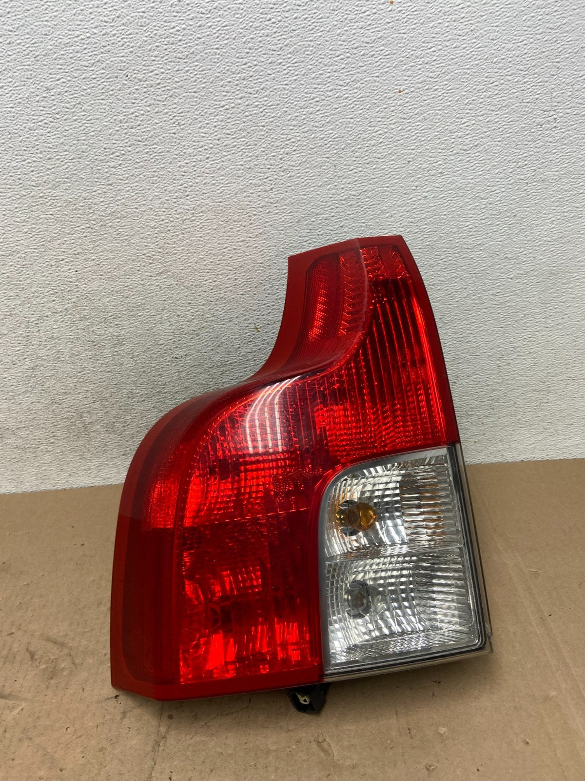 2007 to 2012 Volvo XC90 Left Driver Lh Side Lower Tail Light AG4726 GD0