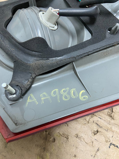 2006 to 2010 Toyota Sienna Right Passenger Side Rh Inner Tail Light  AA9806 LK6