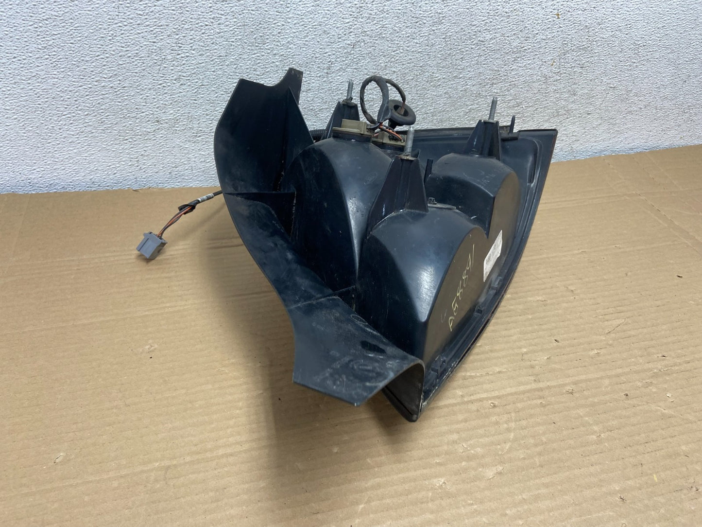 2003 - 2011 Ford Crown Victoria Left Driver Lh Side Tail Light AG8891 DW4