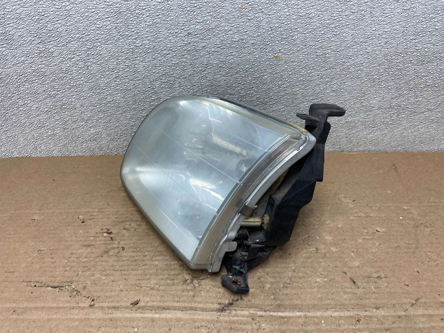 2001-2004 Toyota Sequoia Left Driver LH Side Halogen Headlight AB4889 DW1