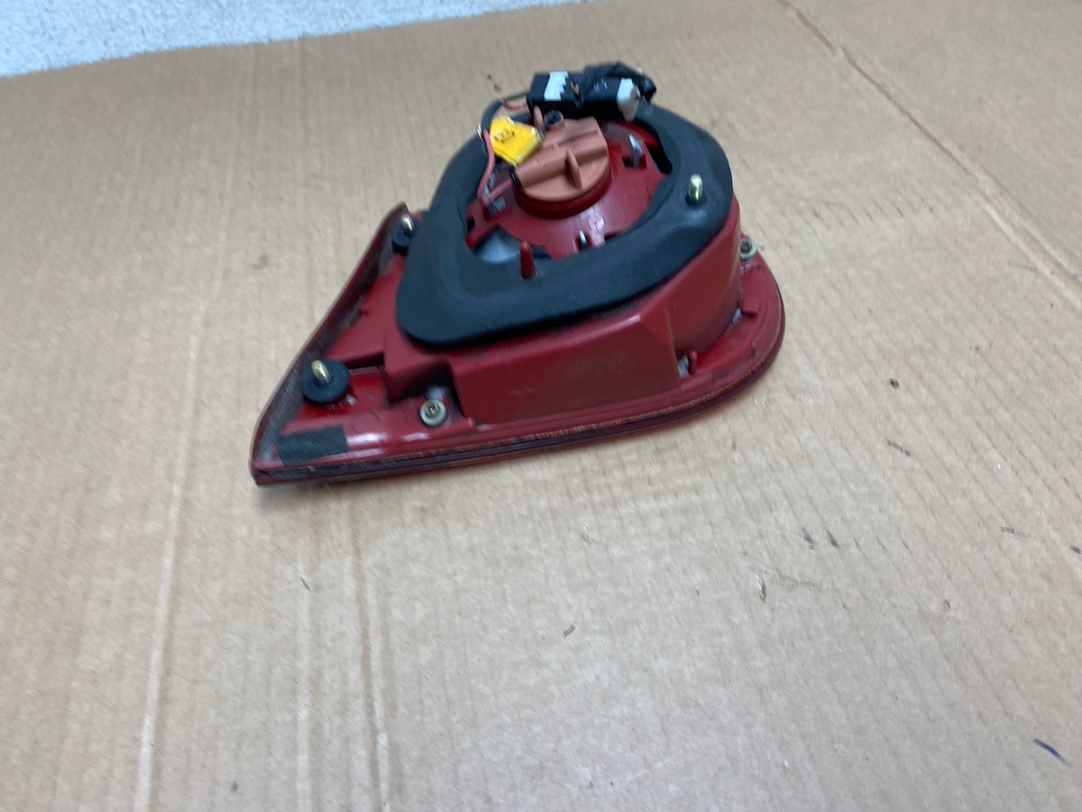 2004-2006 Kia Amanti Left LH Side Tail Light inner AI3780 LK4