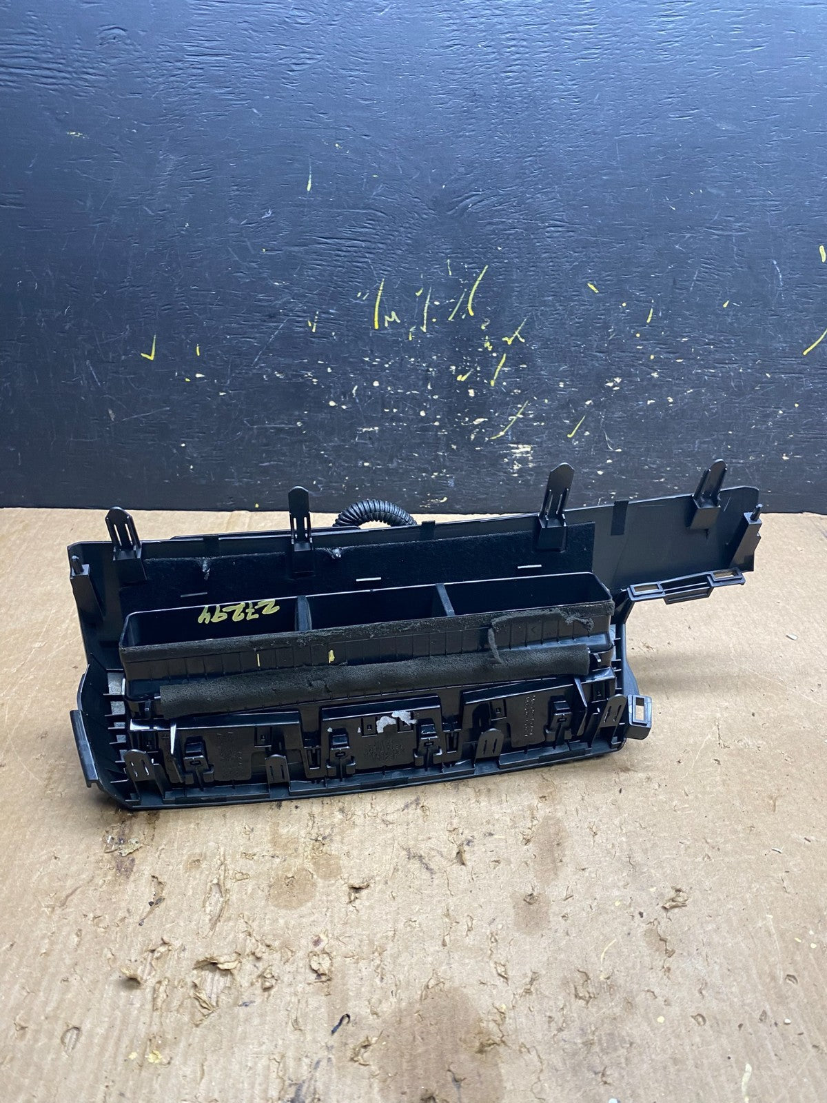 2012 2013 2014 Toyota Prius V Center Dash A/C Air Vents With Trim Z7294 DG4