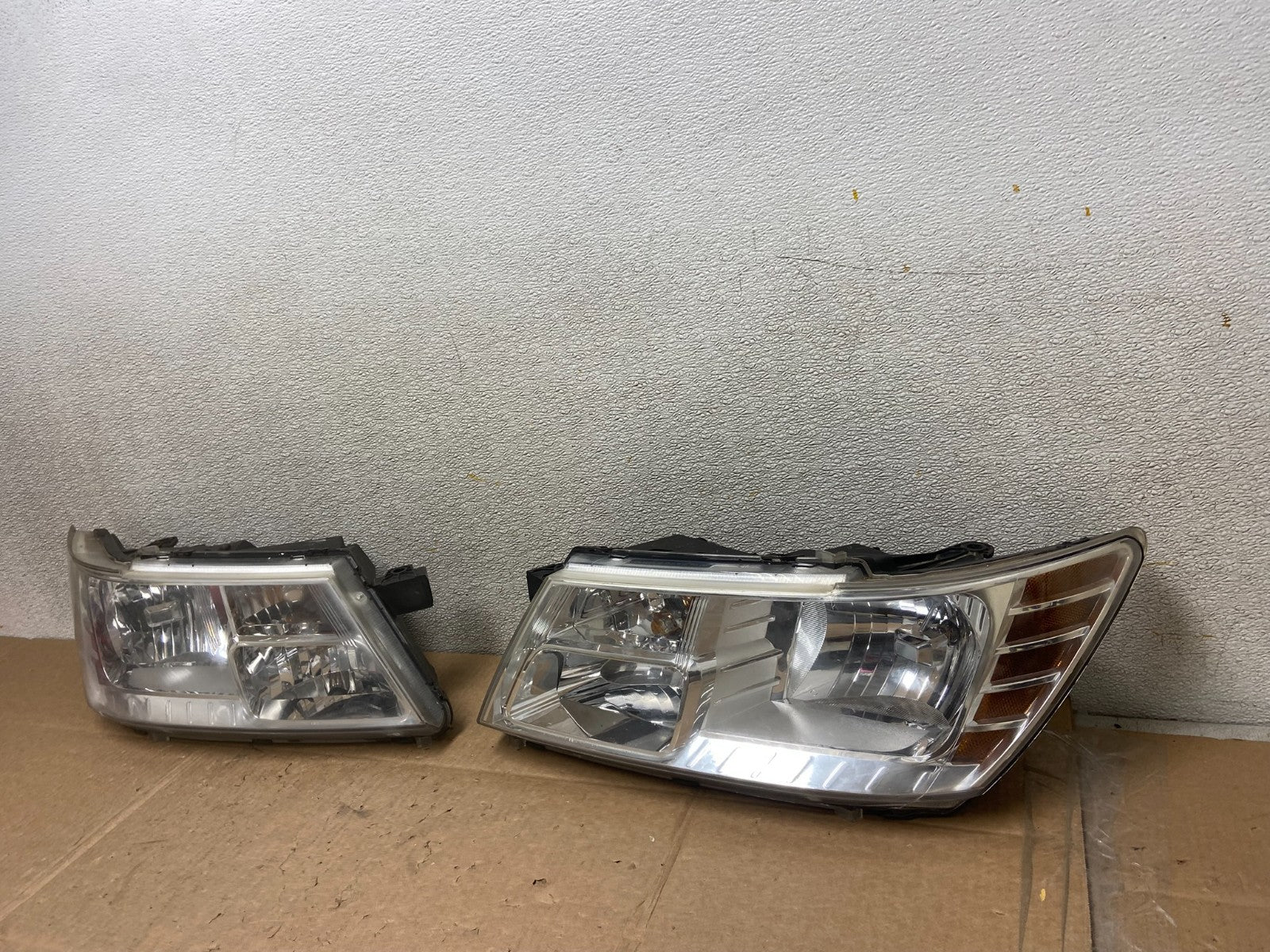 2009 to 2017 Dodge Journey Headlights Left+Right Set Halogen Y8793 DW1
