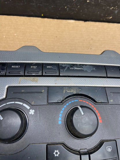 2005 2006 2007 Jeep Commander Grand Cherokee A/C Climate Control Bezel W6505 DG1