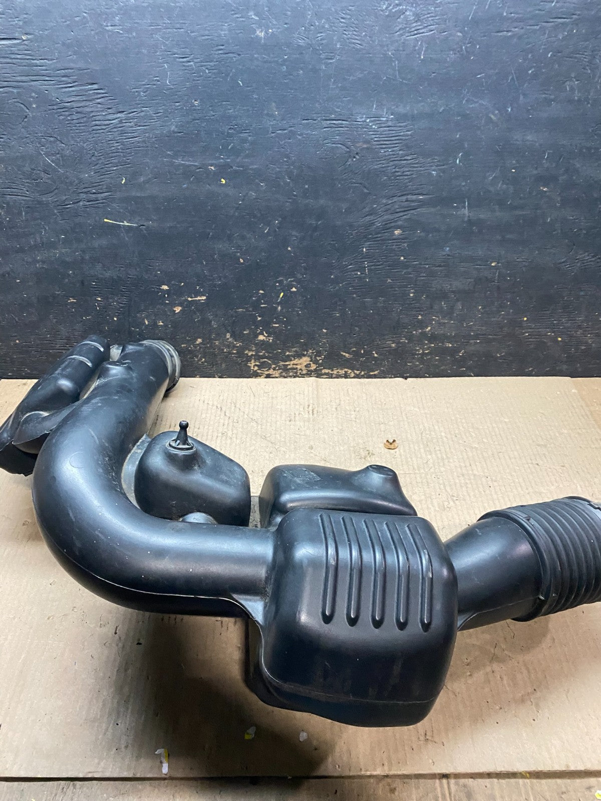 2011 - 2013 Dodge Durango 3.6L Resonator Air Intake Tube OEM  u7736 DG0