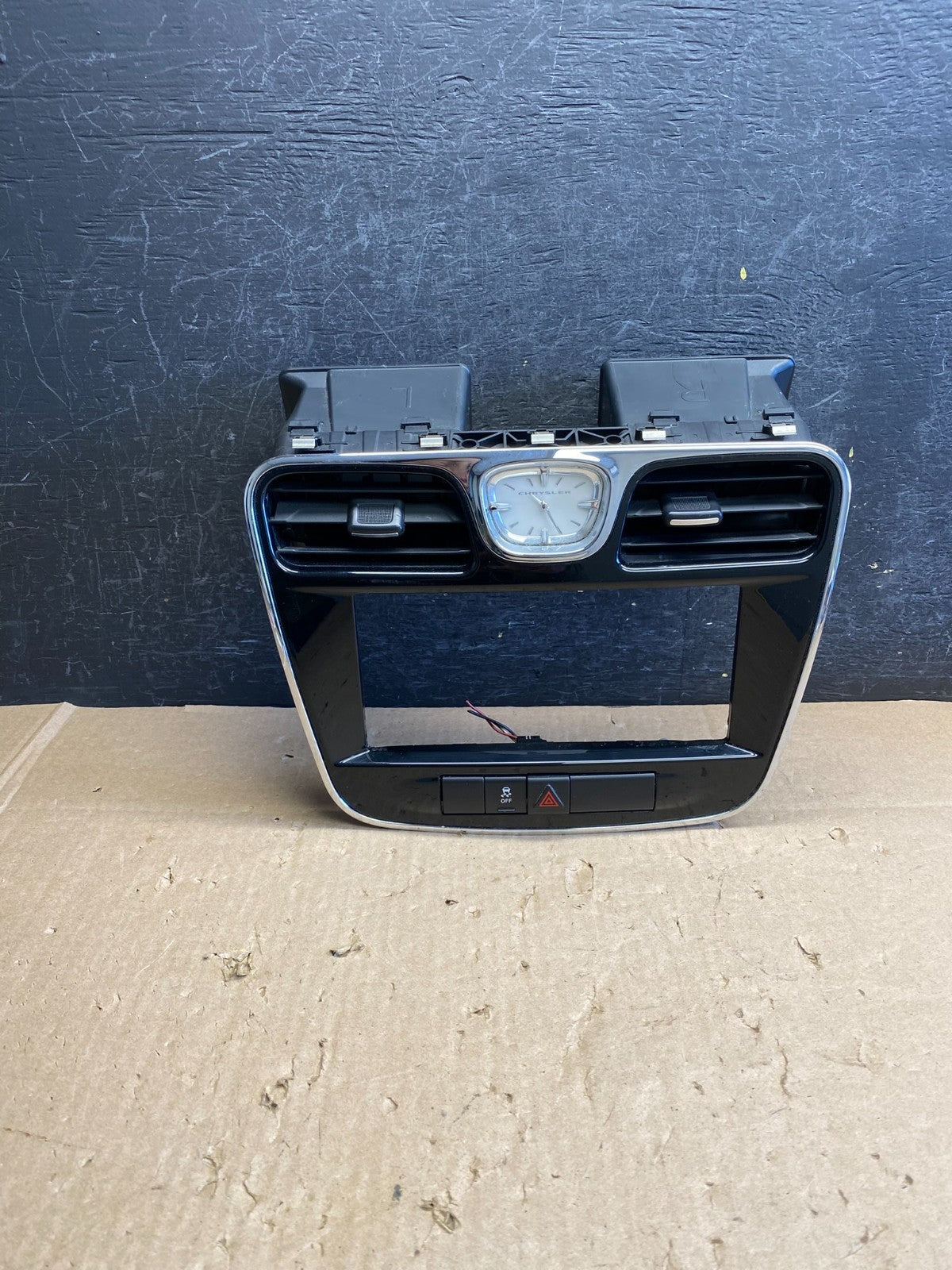 2011-2014 Chrysler 200 Dash Radio Bezel Trim Clock Hazard Bezel AI6508 DW0
