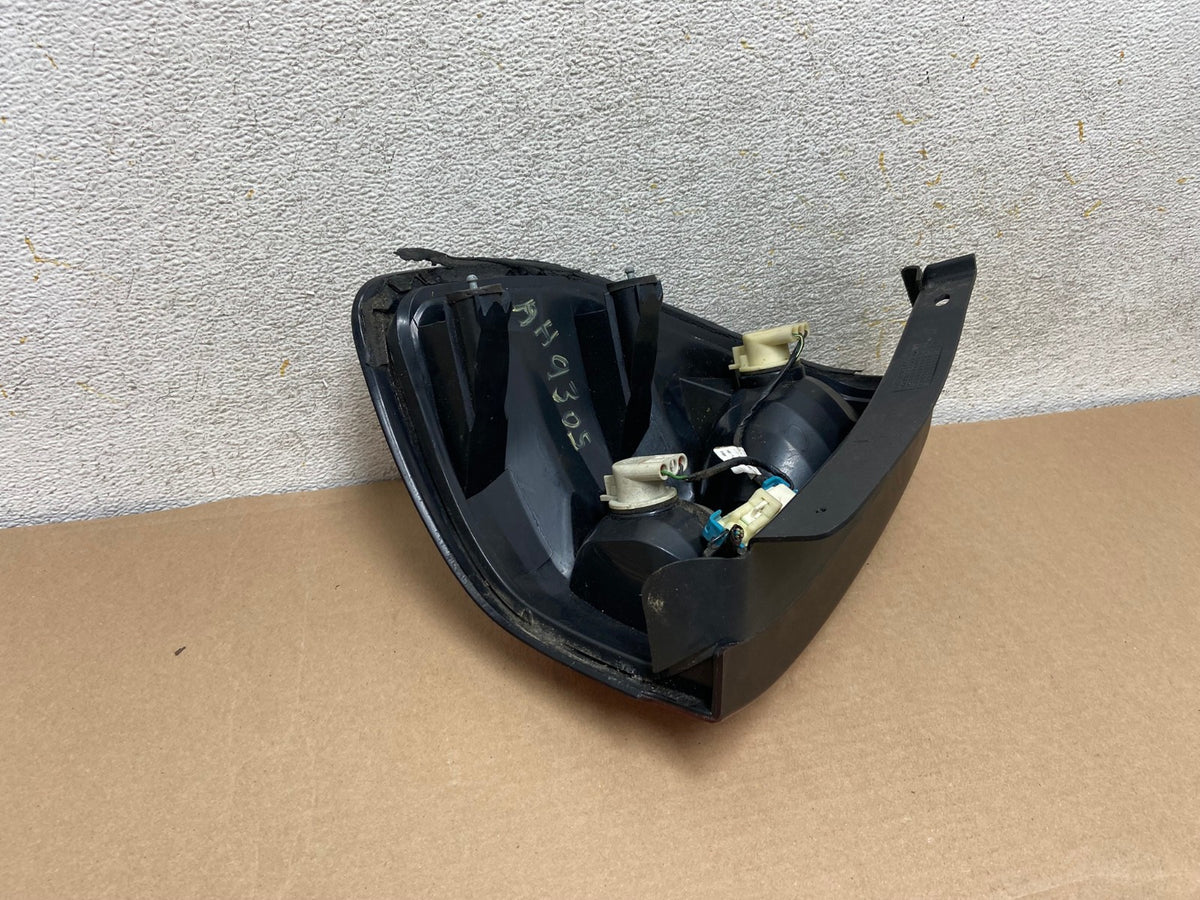 2001 - 2005 Pontiac Aztek Right Passenger Side Tail Light AH9305 LK4