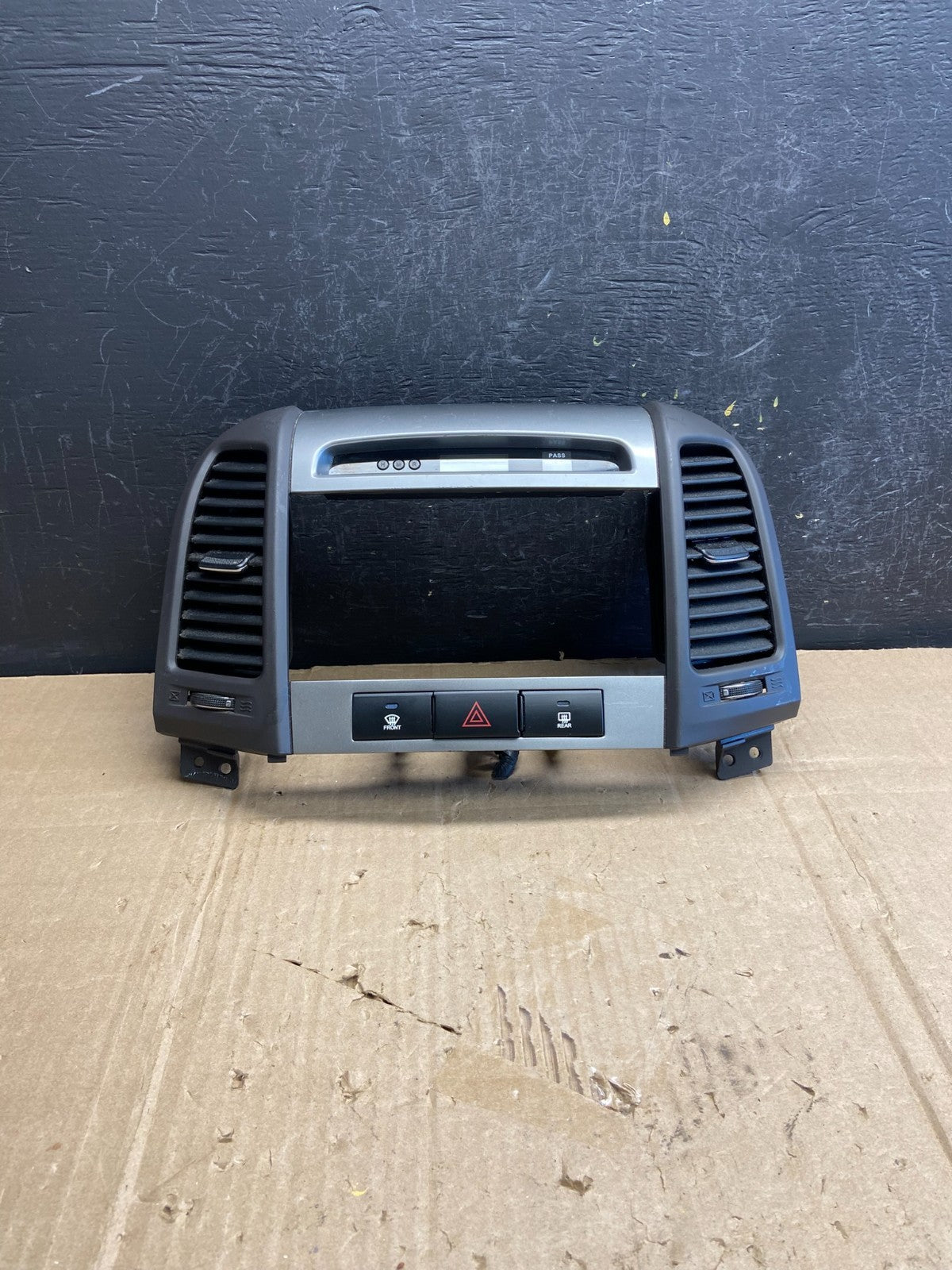 2007 to 2009 Hyundai Santa Fe Center Dashboard Radio Bezel Trim AE1750 DG0