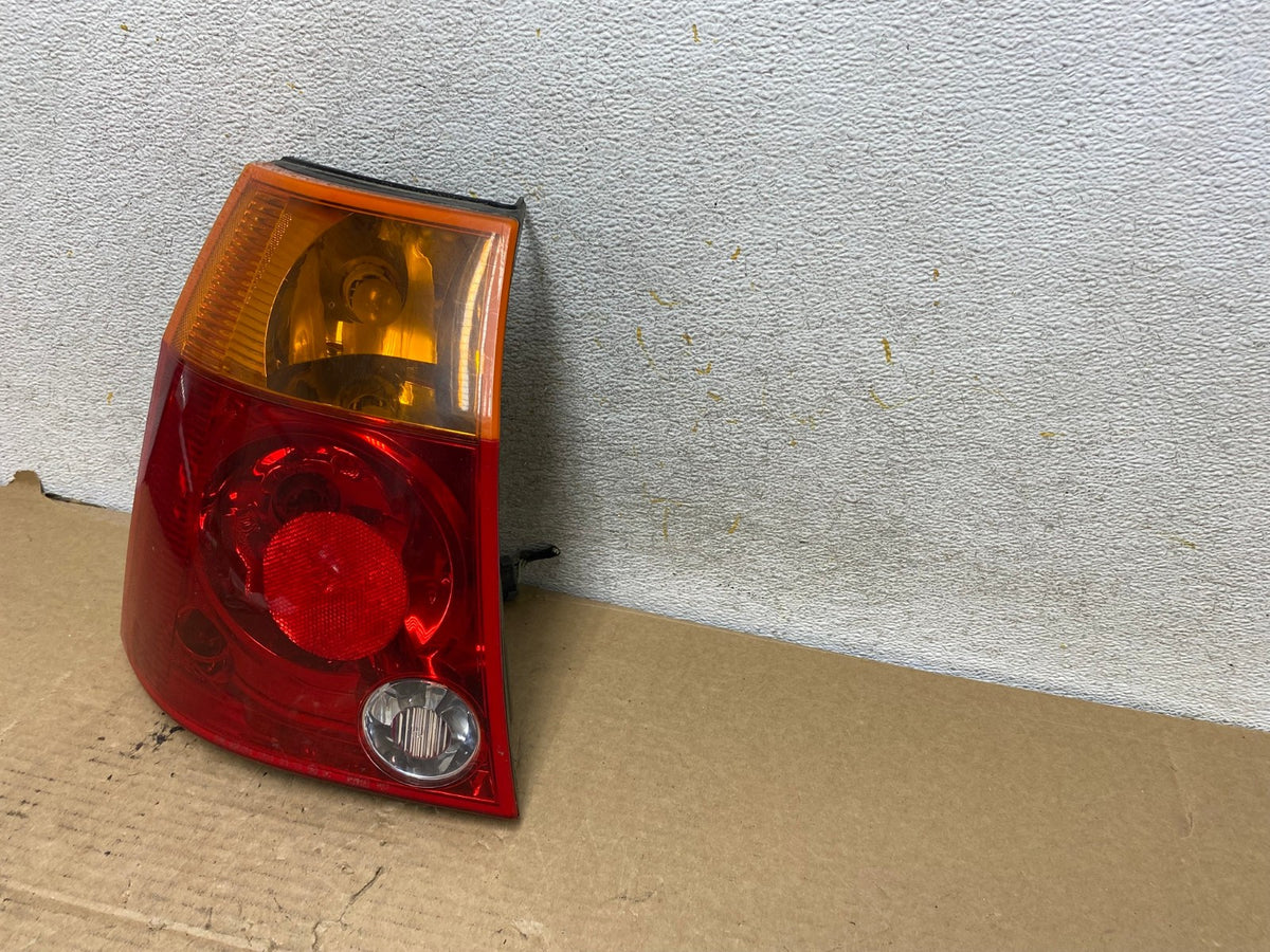 2004 2005 2006 Chrysler Pacifica Left Driver LH Tail Light AH8005 LK2