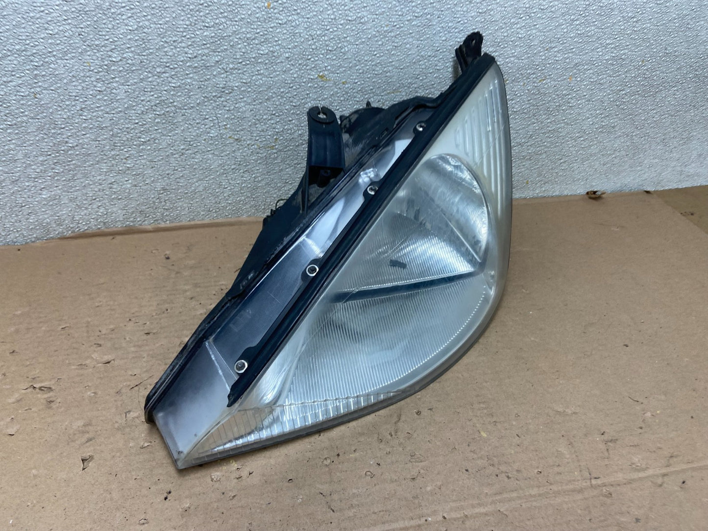 2000 to 2002 Ford Focus Left Driver LH Side Halogen Headlight AB0150 DG2