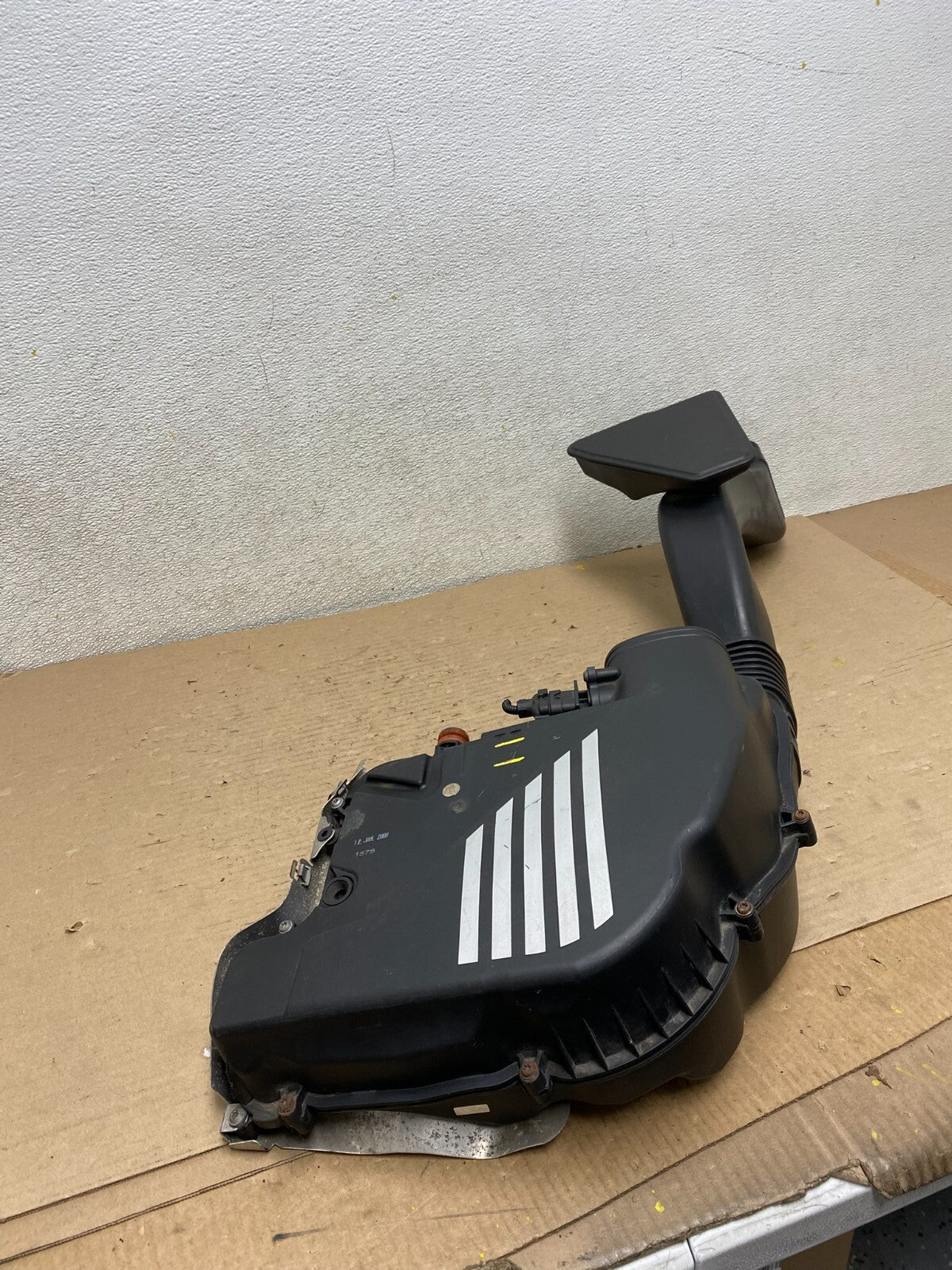 2010-2015 BMW 550i 750i Right Passenger Engine Air Cleaner Filter Bow G71701