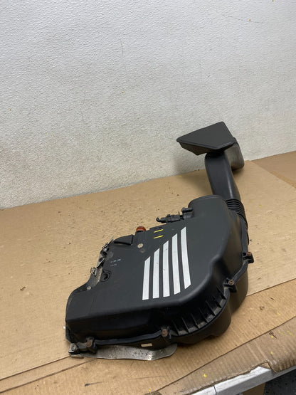 2010-2015 BMW 550i 750i Right Passenger Engine Air Cleaner Filter Bow G71701