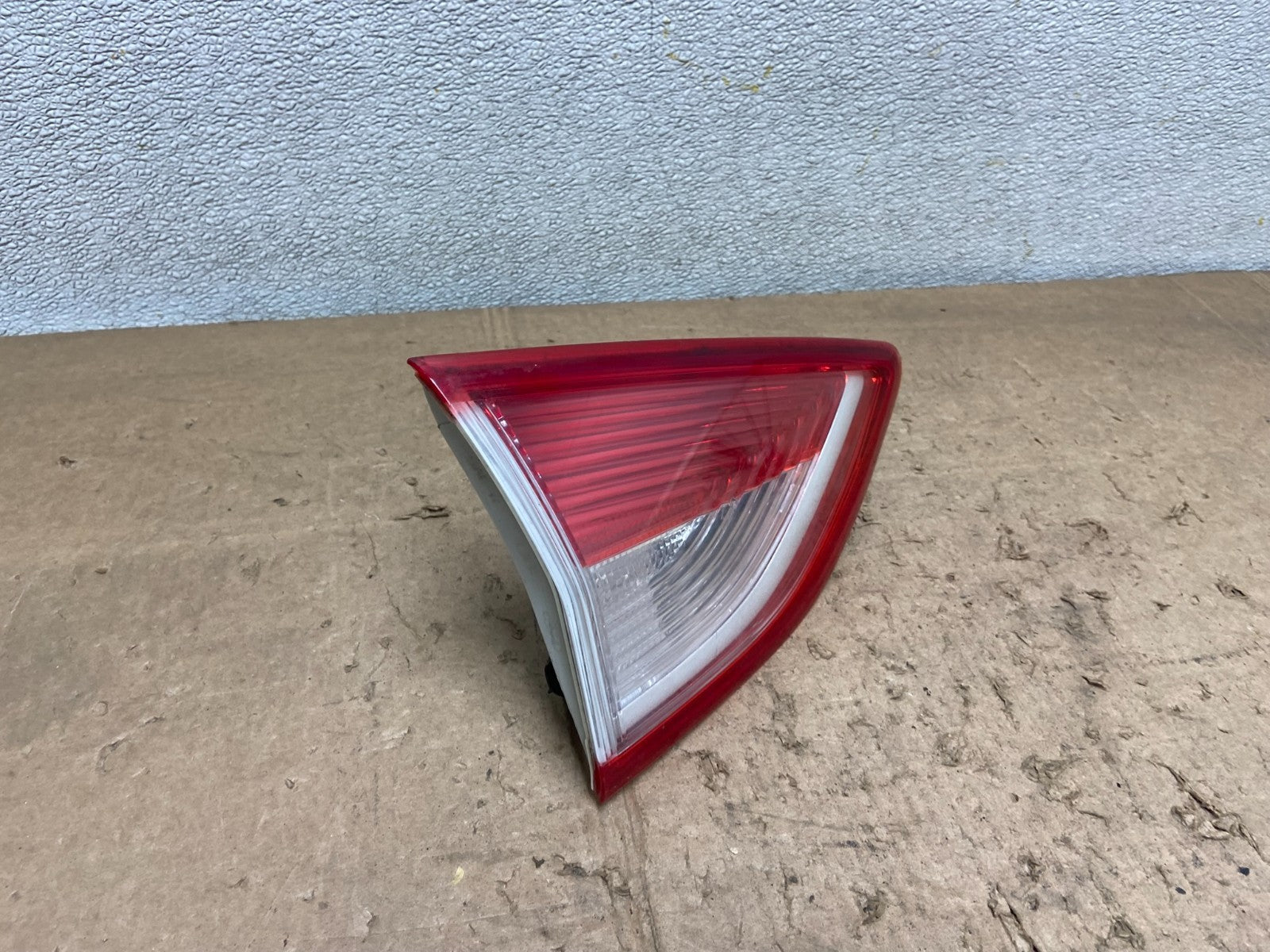 2013 to 2016 Ford Escape Left Driver LH Side Inner Tail Light OEM Y8315 DW2