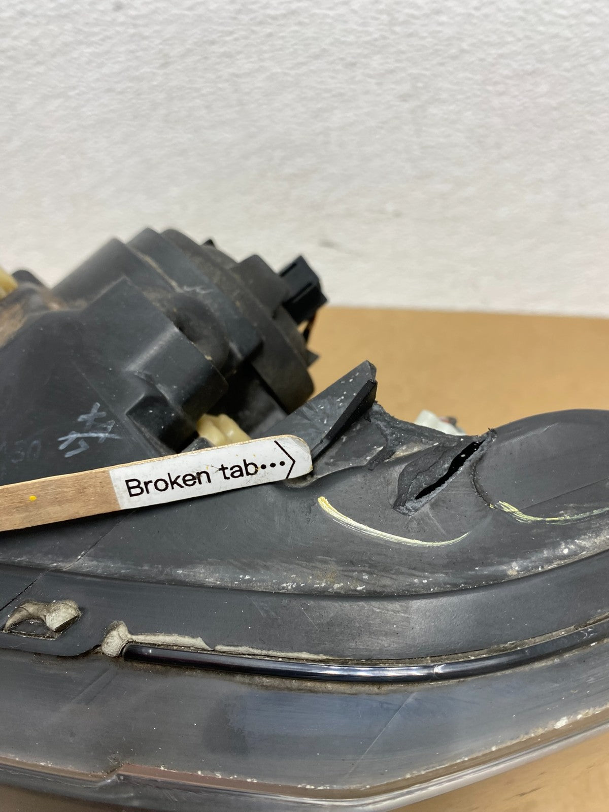 2004 to 2009 Mazda 3 Sedan Left Driver LH Side Headlight AC3543 DW6