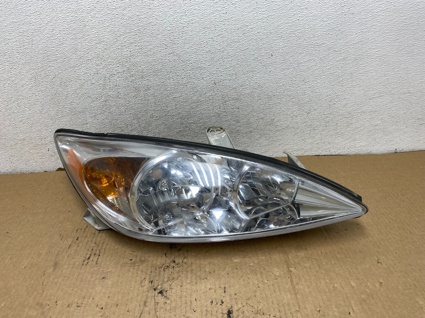 2002 to 2004 Toyota Camry Halogen Headlight Right Passenger Rh AG2178 DW0